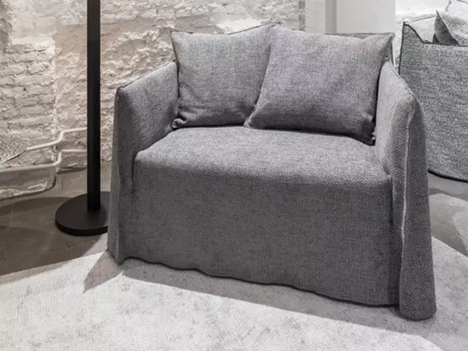 uploadimage/2Thumbnail-Ghost_armchair_gervasoni_conte_living_italian_furniture_1.png