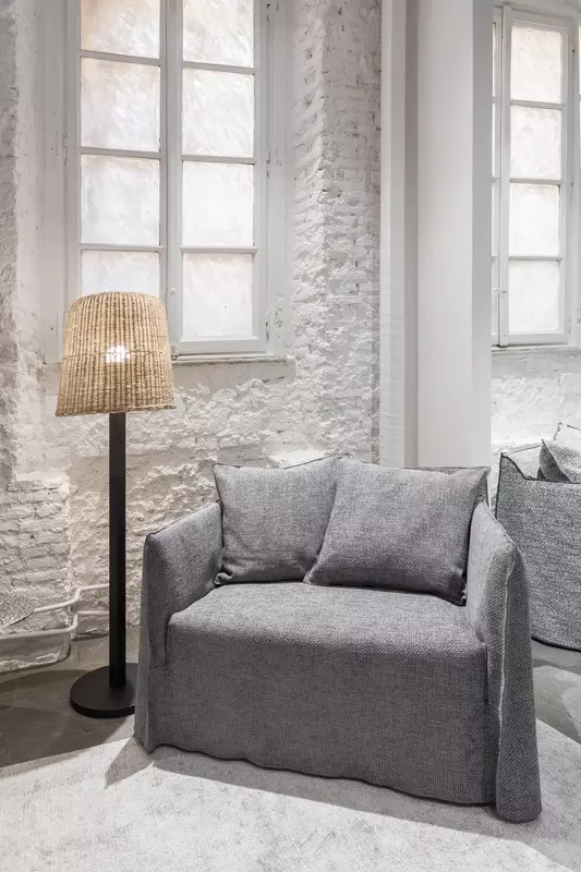 uploadimage/Ghost_armchair_gervasoni_conte_living_italian_furniture10_1.png