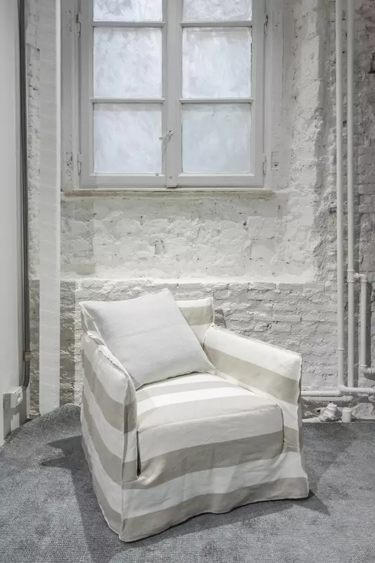 uploadimage/Ghost_armchair_gervasoni_conte_living_italian_furniture15_1.png