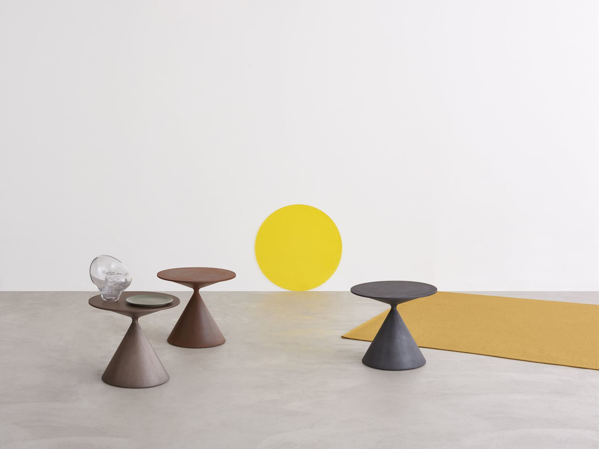 /static/uploads/Thumbnail_-_mini_clay_small_table_desalto.jpg